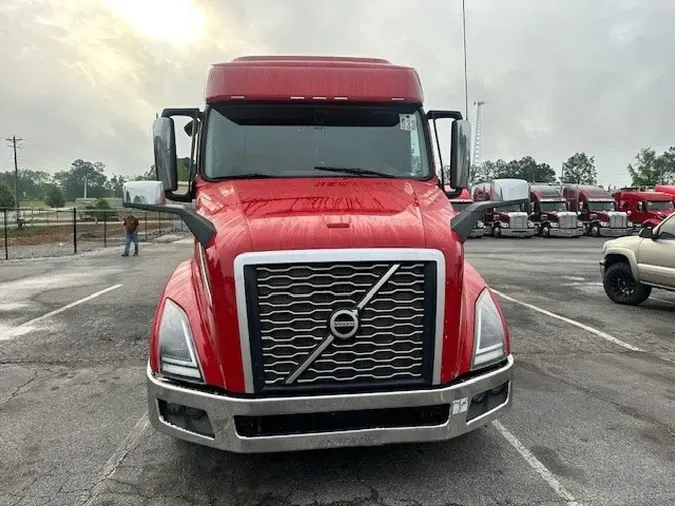 2020 VOLVO VNL64T740