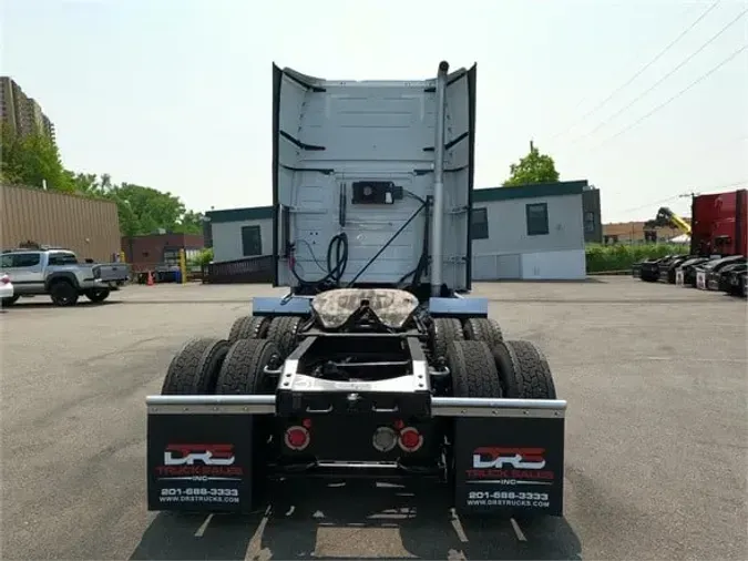 2016 VOLVO VNL64T670