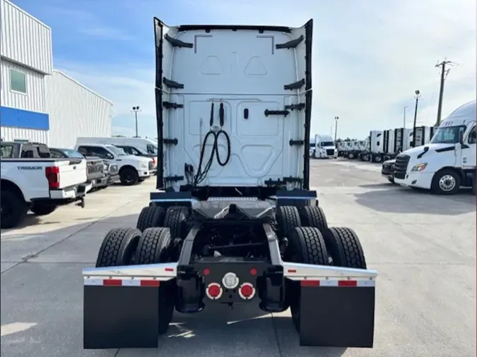 2020 Freightliner Cascadia 126