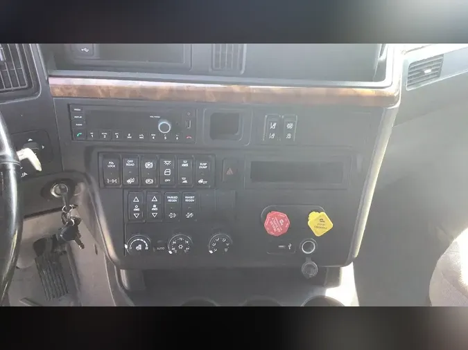 2022 International LT625