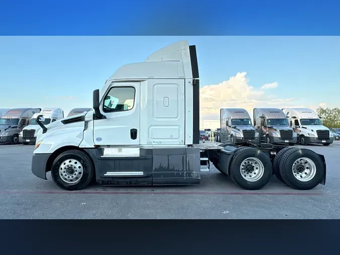 2021 Freightliner Cascadia 126