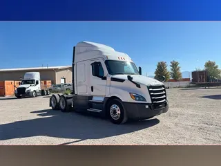 2021 Freightliner Cascadia 126