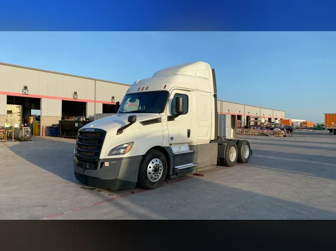 2020 Freightliner Cascadia 126