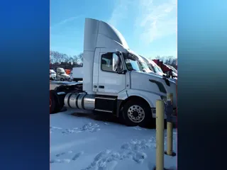 2017 VOLVO VNL42T 300