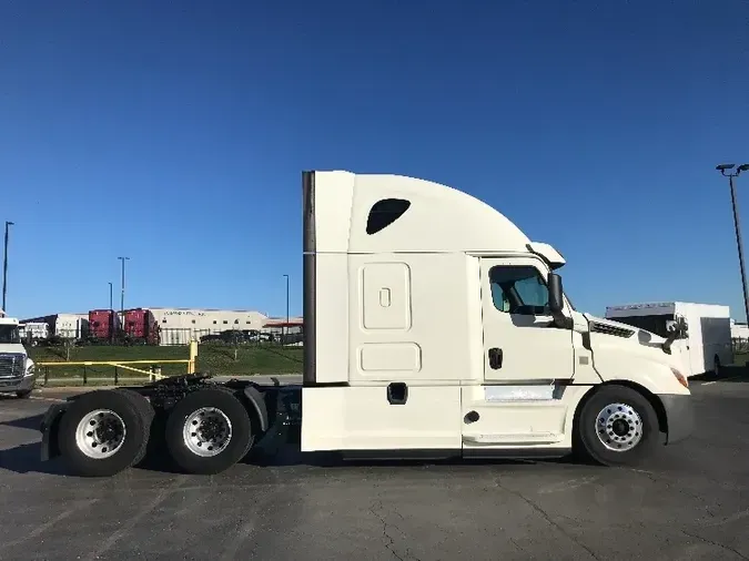 2019 Freightliner T12664ST