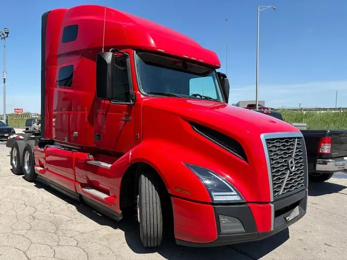 2022 VOLVO VNL64T760