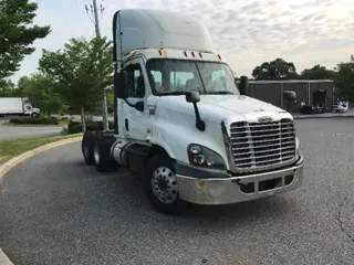 2017 FREIGHTLINER X12564ST