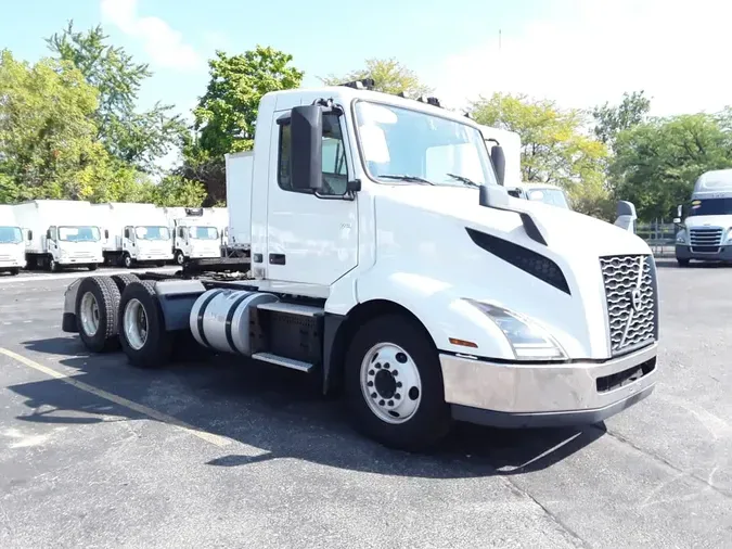 2019 VOLVO VNL64T-300