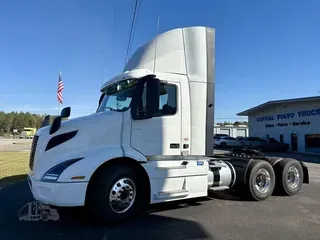 2026 VOLVO VNR64T300