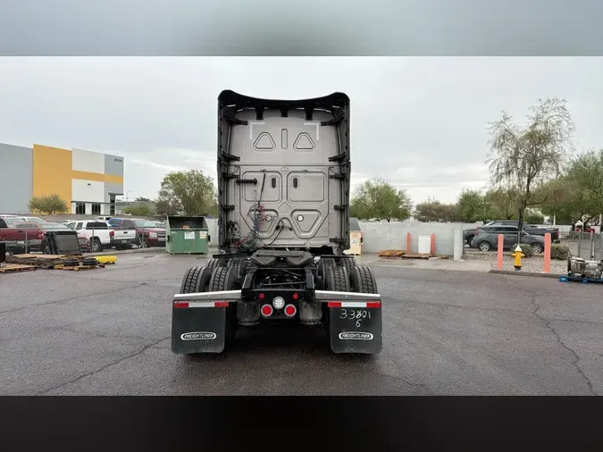 2025 Freightliner Cascadia 126