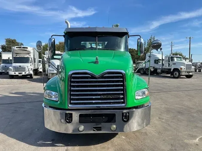 2017 MACK CXU613