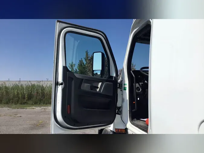2020 Freightliner Cascadia 126