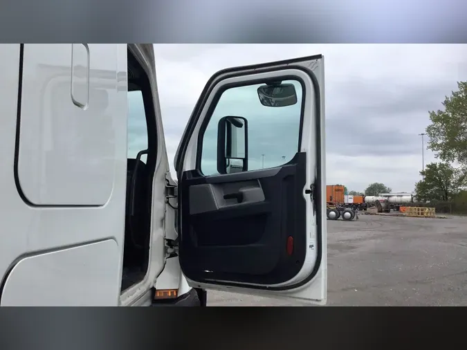 2021 Freightliner Cascadia 126