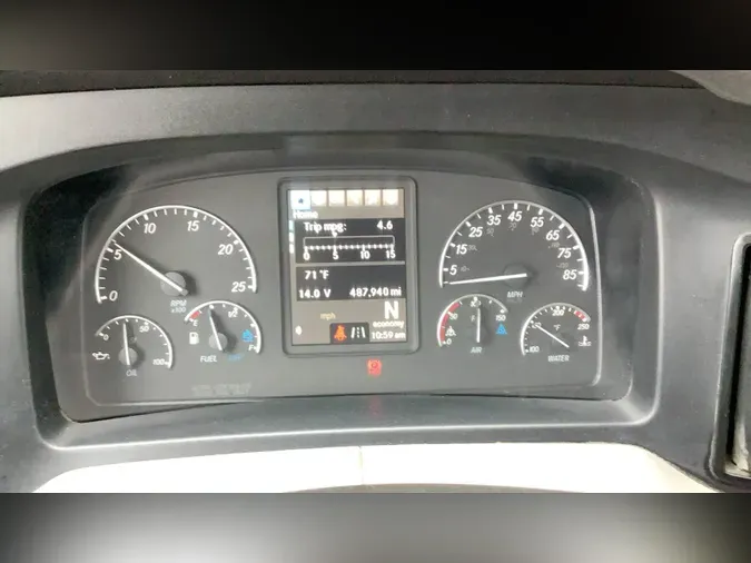 2020 Freightliner Cascadia 126