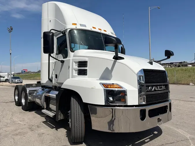 2021 MACK AN64T