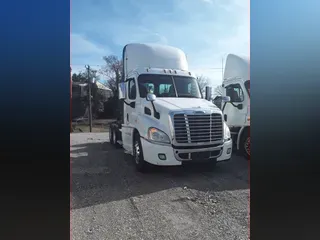 2016 Freightliner CASCADIA 113