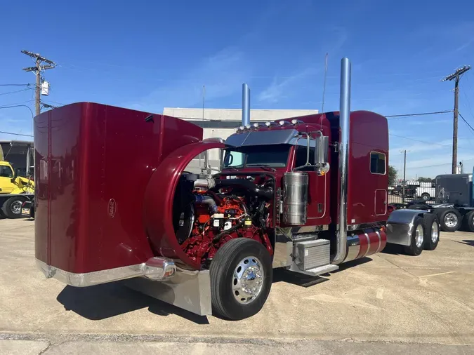 2022 Peterbilt 389