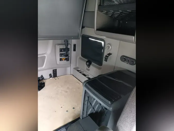 2019 NAVISTAR INTERNATIONAL LT625 SLPR CAB