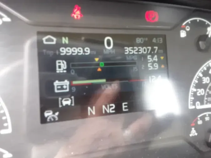 2020 VOLVO VNL64T-300