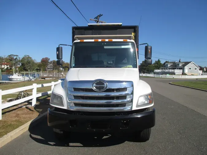 2017 HINO 268