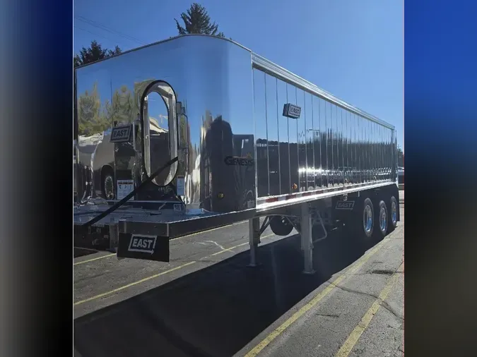 2026 EAST 27' GENESIS TRIAXLE DUMP