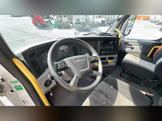 2022 Freightliner Cascadia 12668ccfb8101a36c62804057ce449a2934