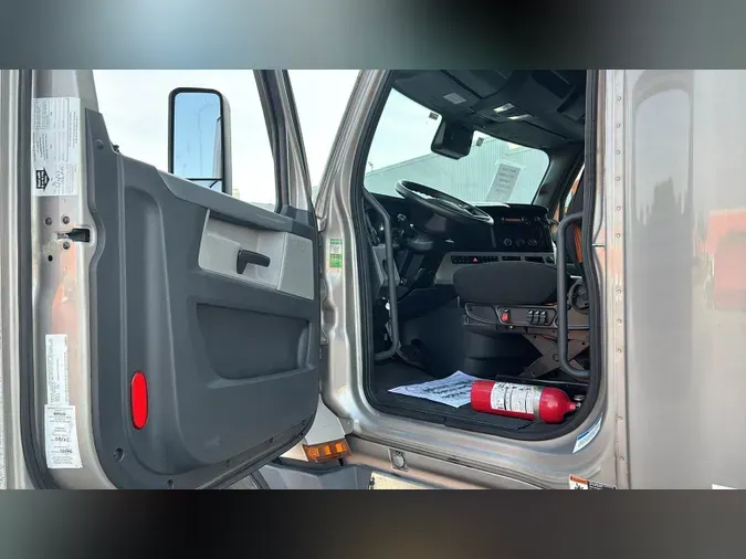 2022 Freightliner Cascadia 126