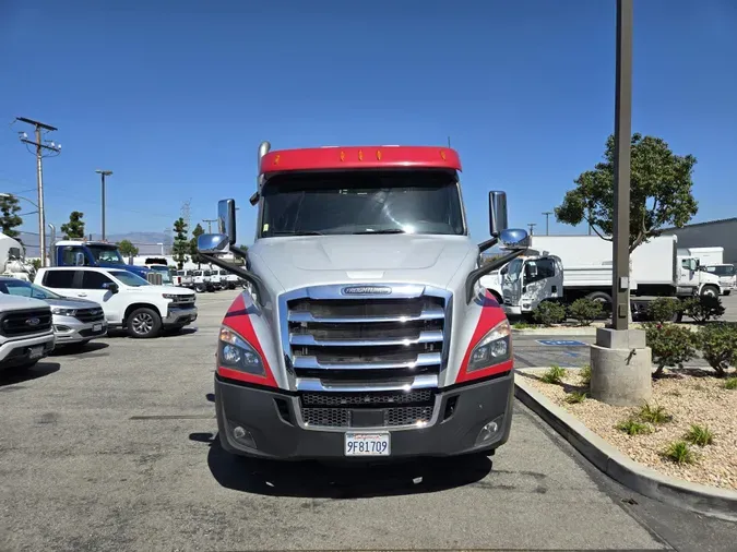 2020 Freightliner Cascadia