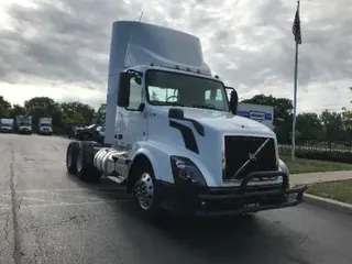 2015 VOLVO VNL64300