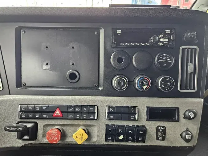 2021 FREIGHTLINER CASCADIA CA126