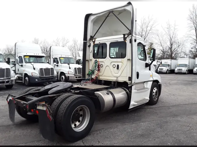 2019 FREIGHTLINER/MERCEDES CASCADIA 125