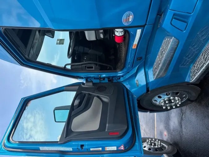 2027 VOLVO TRUCK VNL64TV04