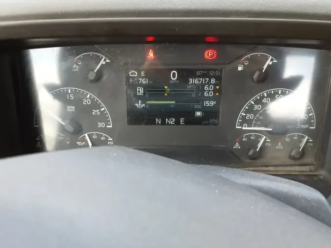 2019 VOLVO VNL64T-300