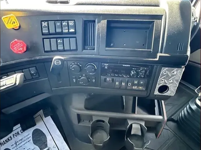 2019 VOLVO VNR64T-640