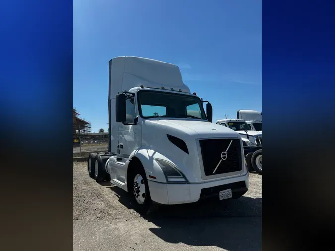 2018 VOLVO VNL64T-300