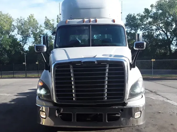 2017 FREIGHTLINER CASCADIA 113