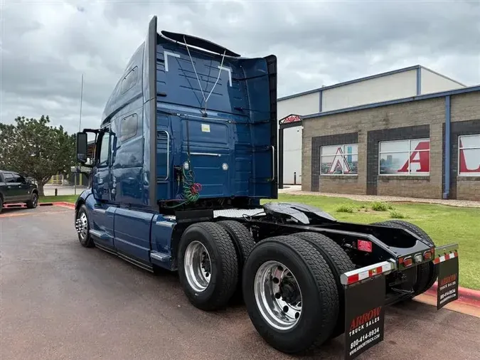 2021 VOLVO VNL760