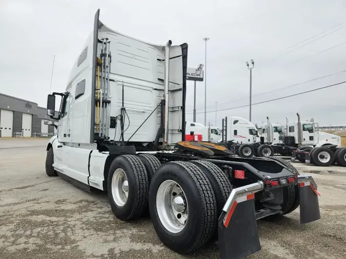2022 VOLVO VNL64T760