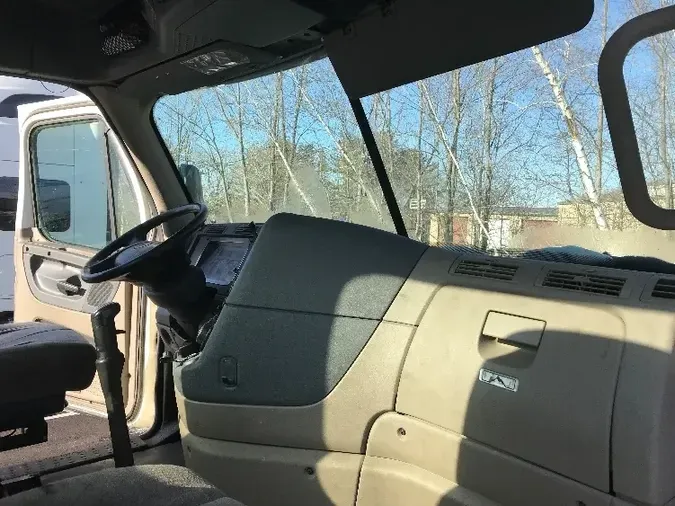 2015 FREIGHTLINER X12564ST