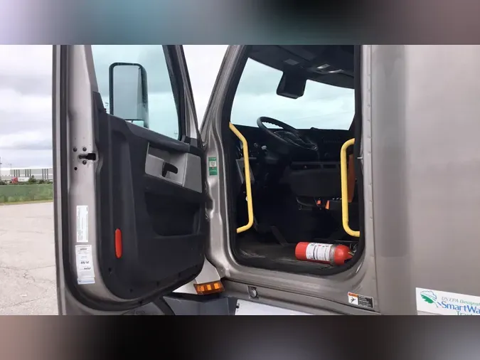 2022 Freightliner Cascadia 126