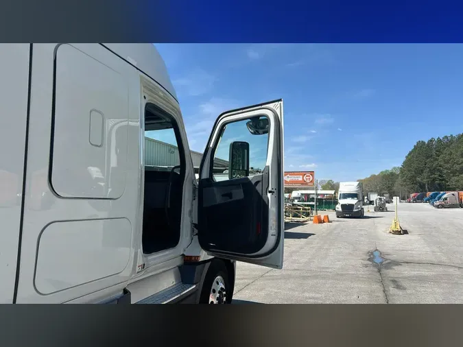 2021 Freightliner Cascadia 126690ce7f786848d41213299dc54019646