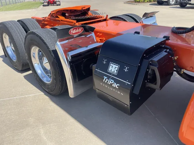 2023 Peterbilt 389