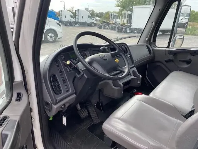 2023 Freightliner Business Class M2 106