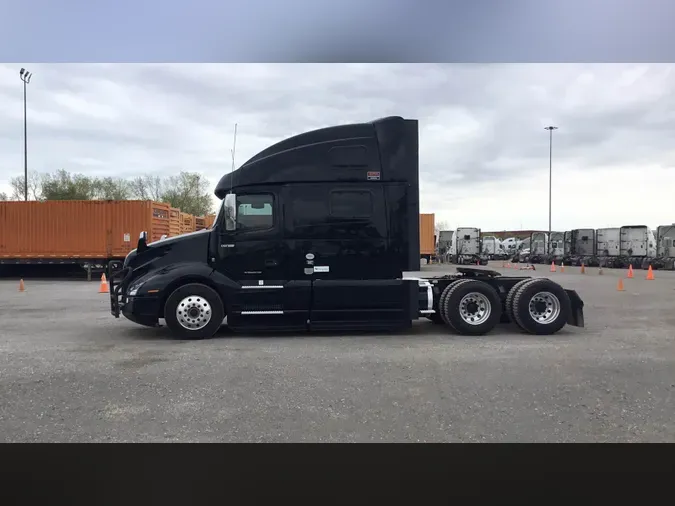 2022 Volvo VNL860