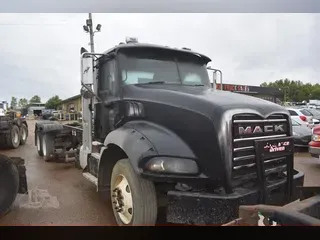 2013 MACK GRANITE GU813
