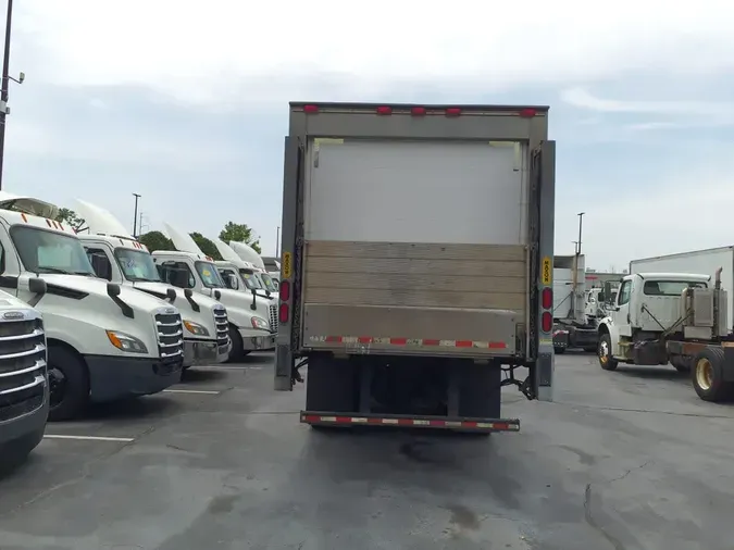 2018 FREIGHTLINER M2 106