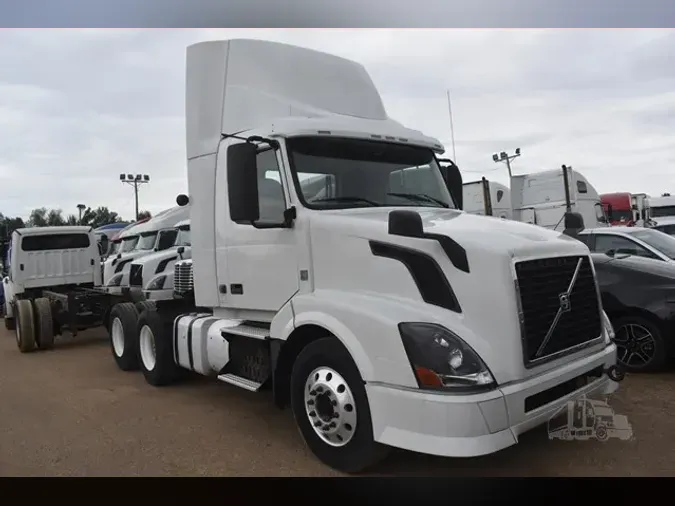 2014 VOLVO VNL64T300