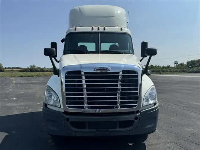 2018 FREIGHTLINER CA12562DC