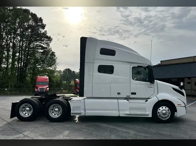 2020 VOLVO VNL64T760