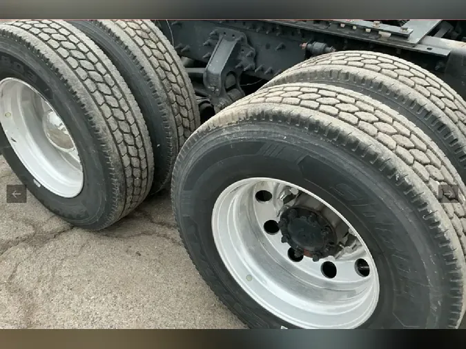 2021 VOLVO VNL64T760